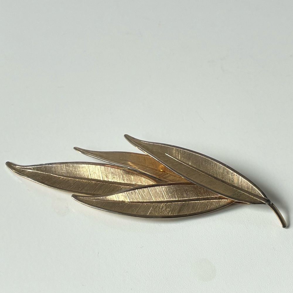 Vintage Gold Tone Large 3 Leaf Brooch